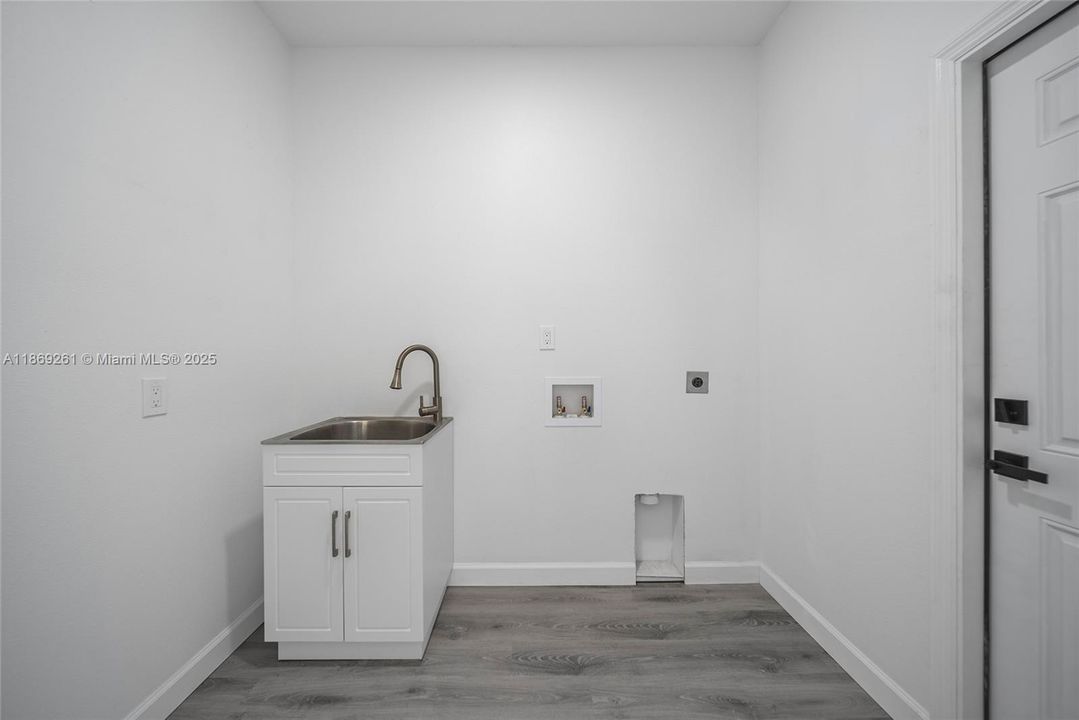 For Sale: $367,490 (3 beds, 3 baths, 1723 Square Feet)