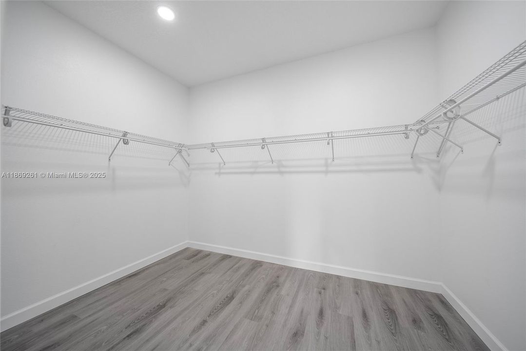 For Sale: $367,490 (3 beds, 3 baths, 1723 Square Feet)