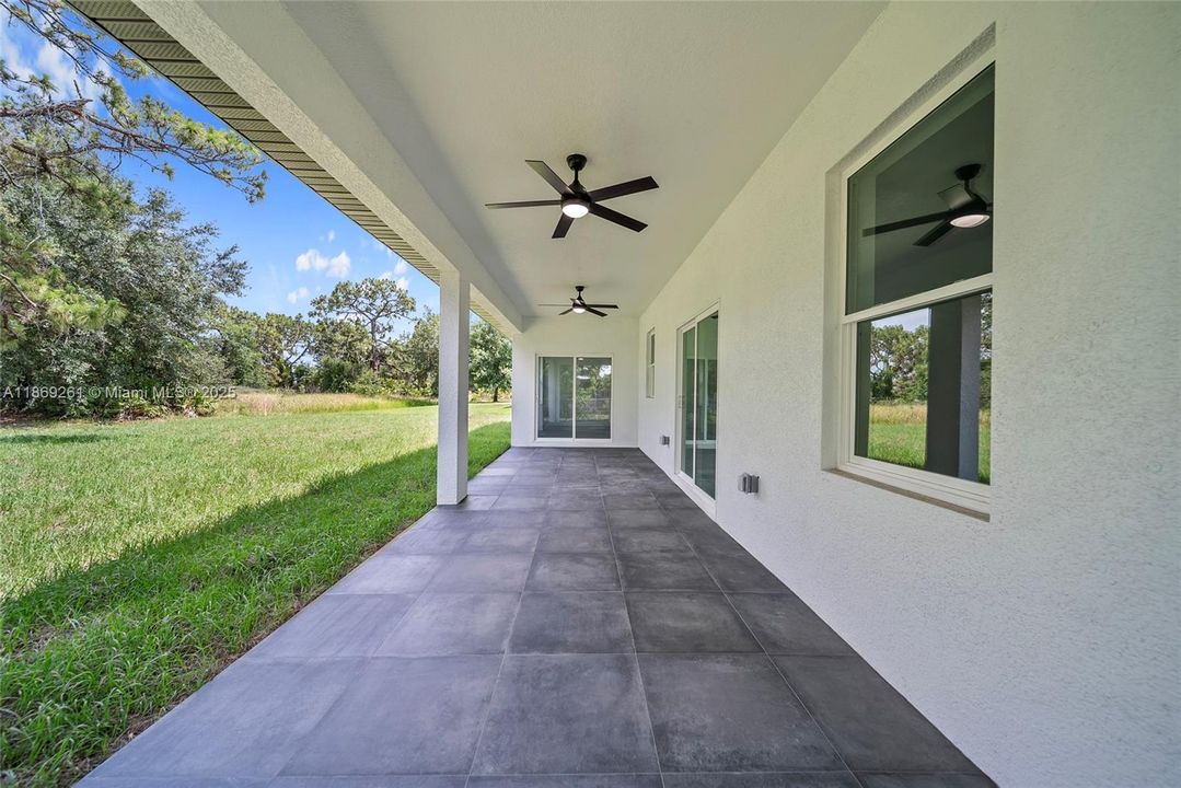 For Sale: $367,490 (3 beds, 3 baths, 1723 Square Feet)