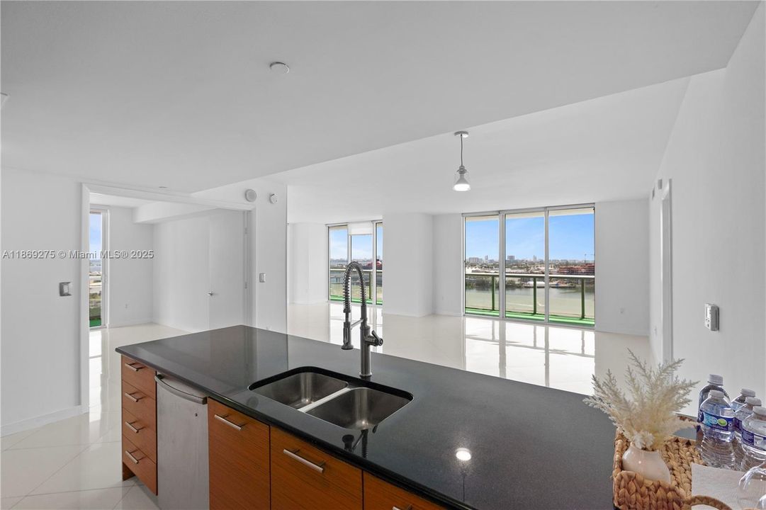 En Venta: $1,075,000 (3 camas, 2 baños, 1789 Pies cuadrados)