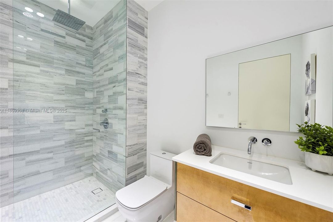 For Rent: $64,950 (7 beds, 7 baths, 8143 Square Feet)