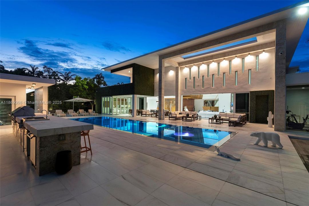 For Rent: $64,950 (7 beds, 7 baths, 8143 Square Feet)