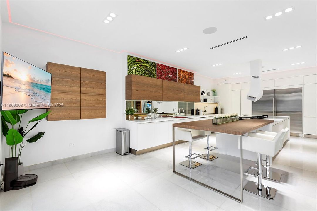 For Rent: $64,950 (7 beds, 7 baths, 8143 Square Feet)