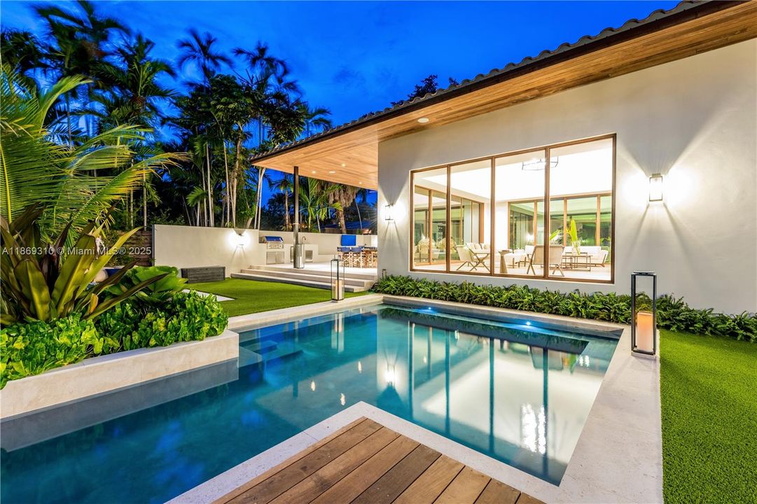 出租: $57,490 (6 贝兹, 5 浴室, 4482 平方英尺)