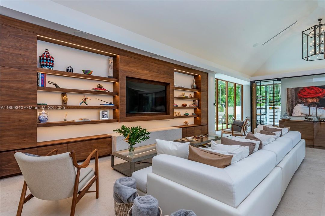 出租: $57,490 (6 贝兹, 5 浴室, 4482 平方英尺)