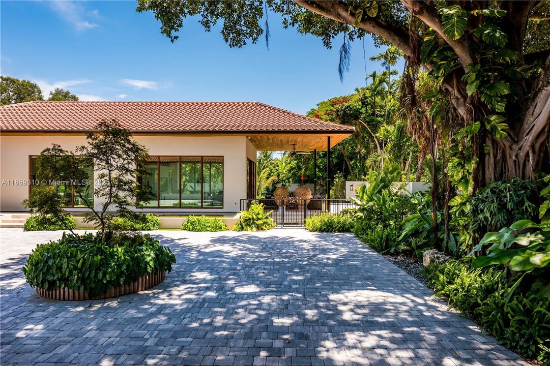 出租: $57,490 (6 贝兹, 5 浴室, 4482 平方英尺)