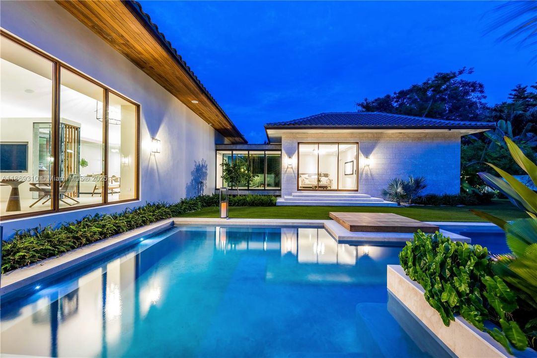 出租: $57,490 (6 贝兹, 5 浴室, 4482 平方英尺)