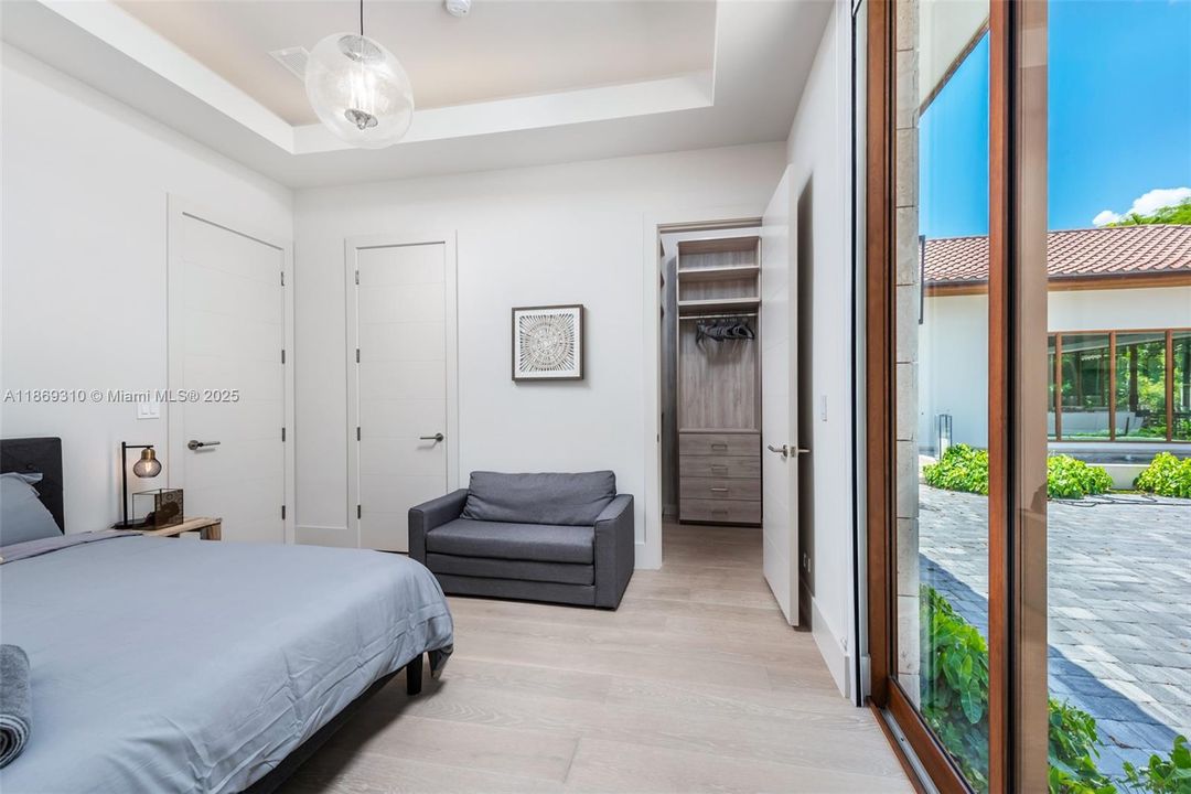 出租: $57,490 (6 贝兹, 5 浴室, 4482 平方英尺)