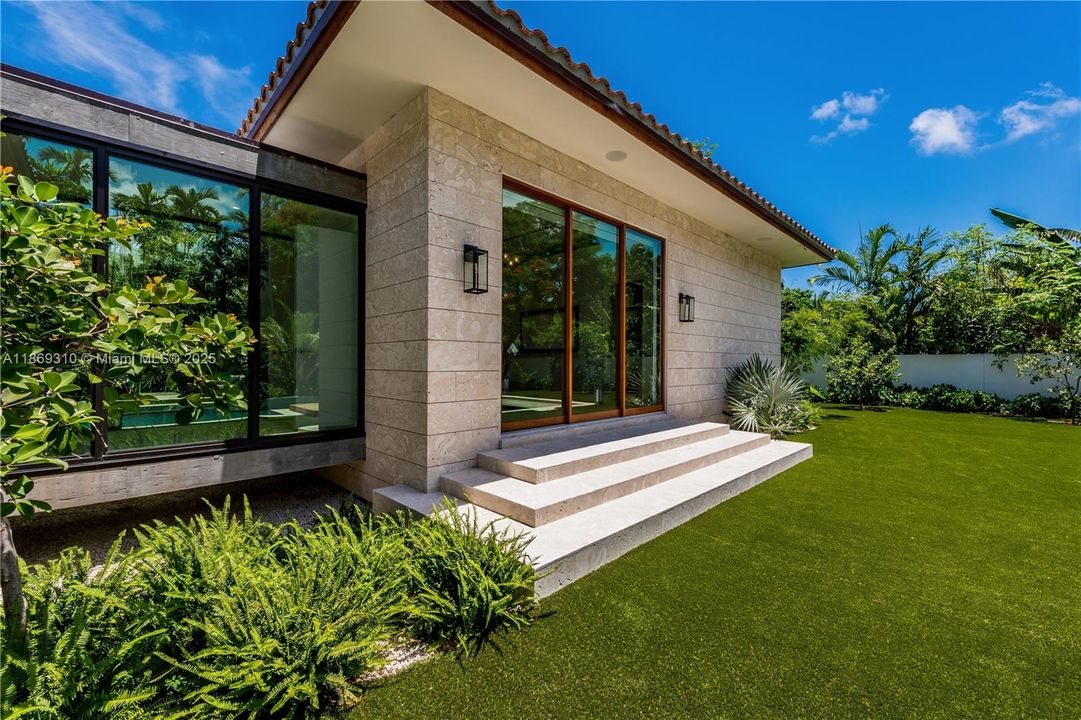 出租: $57,490 (6 贝兹, 5 浴室, 4482 平方英尺)