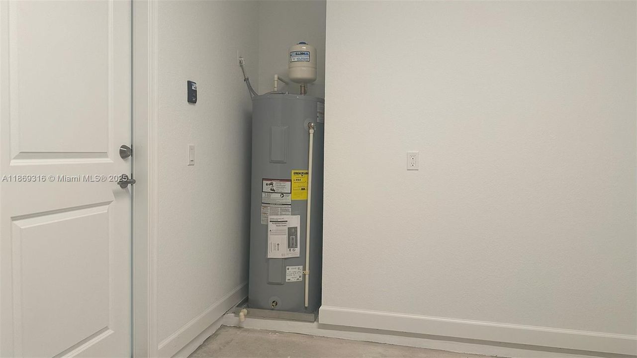 Active With Contract: $2,500 (4 beds, 2 baths, 1820 Square Feet)