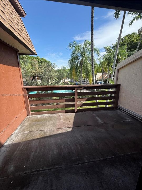 Recently Sold: $299,900 (1 beds, 1 baths, 990 Square Feet)