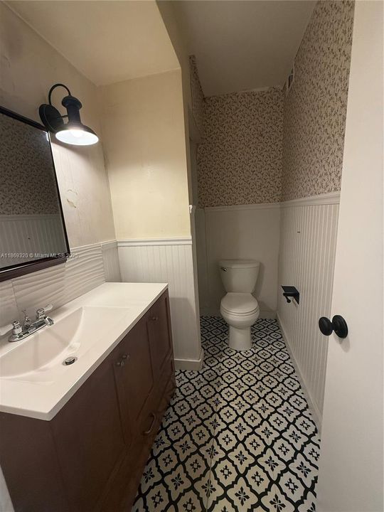 Recently Sold: $299,900 (1 beds, 1 baths, 990 Square Feet)