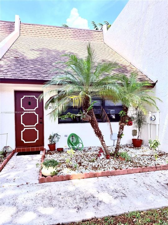 Recently Sold: $299,900 (1 beds, 1 baths, 990 Square Feet)