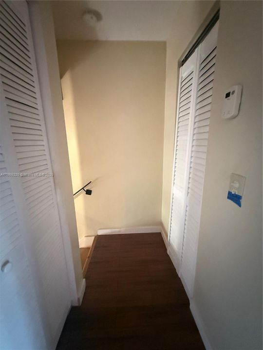 Recently Sold: $299,900 (1 beds, 1 baths, 990 Square Feet)