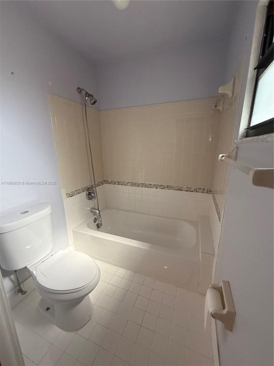 Recently Sold: $299,900 (1 beds, 1 baths, 990 Square Feet)