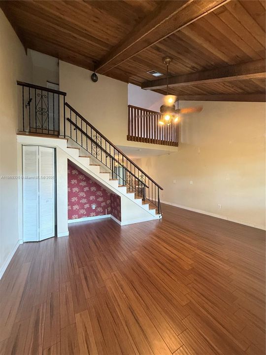 Recently Sold: $299,900 (1 beds, 1 baths, 990 Square Feet)