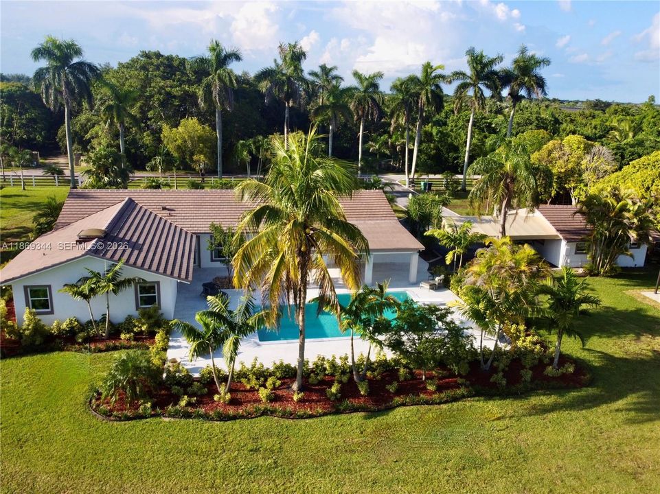 En Venta: $1,999,999 (5 camas, 4 baños, 3614 Pies cuadrados)