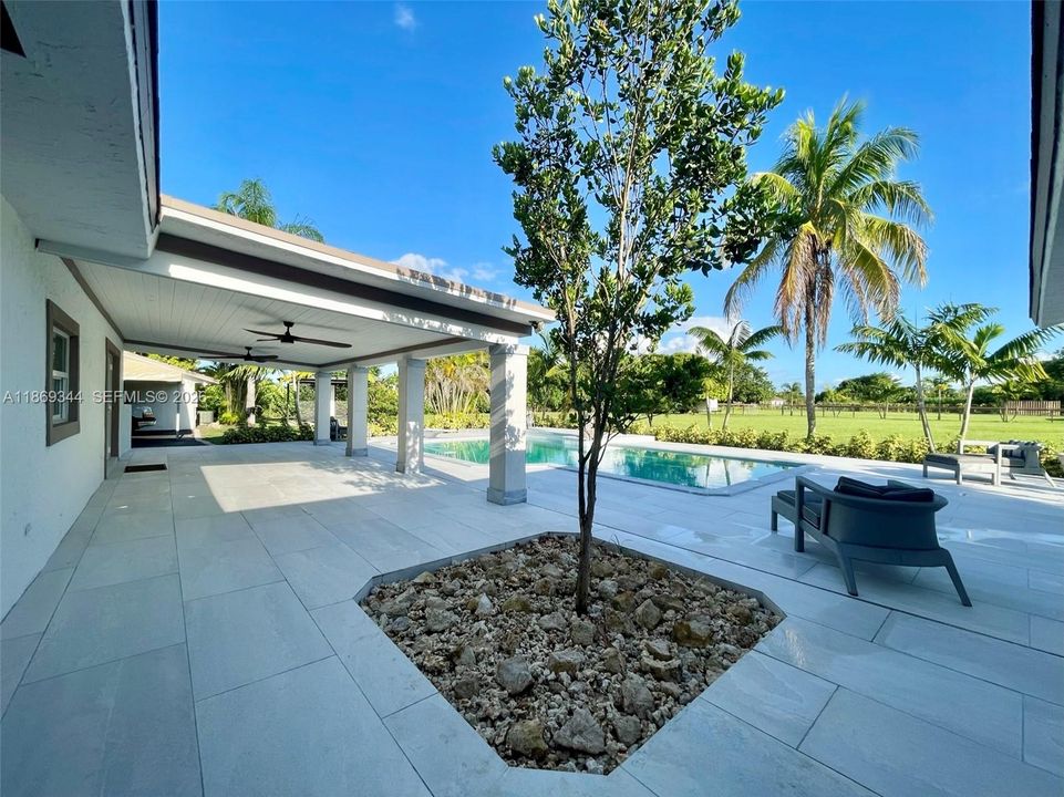 En Venta: $1,999,999 (5 camas, 4 baños, 3614 Pies cuadrados)