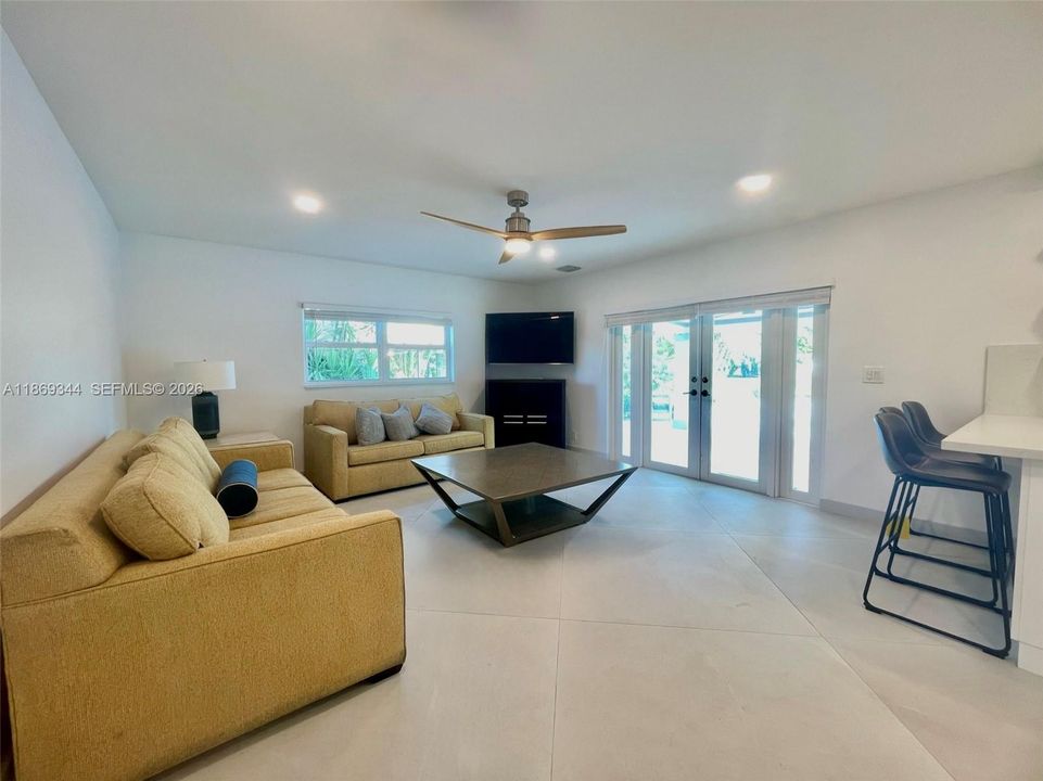 En Venta: $1,999,999 (5 camas, 4 baños, 3614 Pies cuadrados)