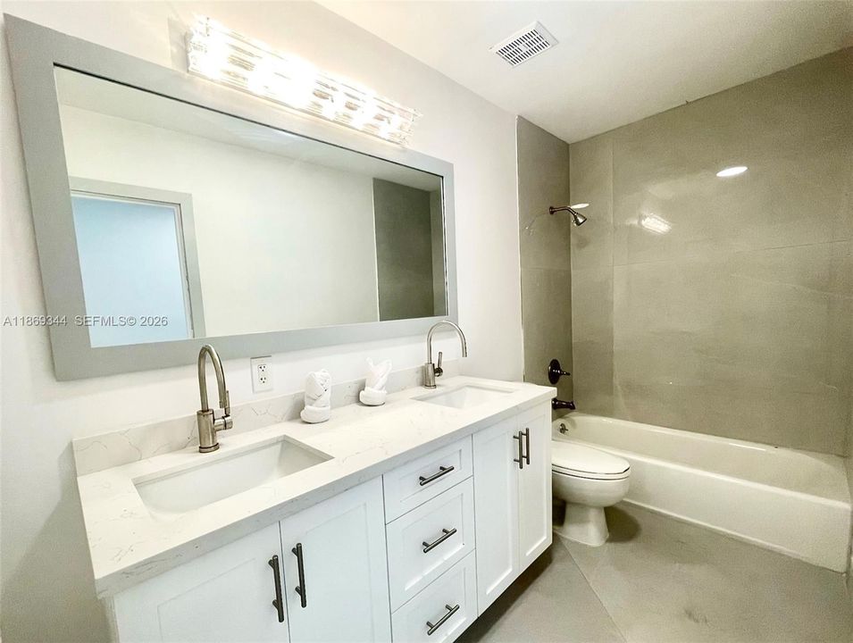En Venta: $1,999,999 (5 camas, 4 baños, 3614 Pies cuadrados)