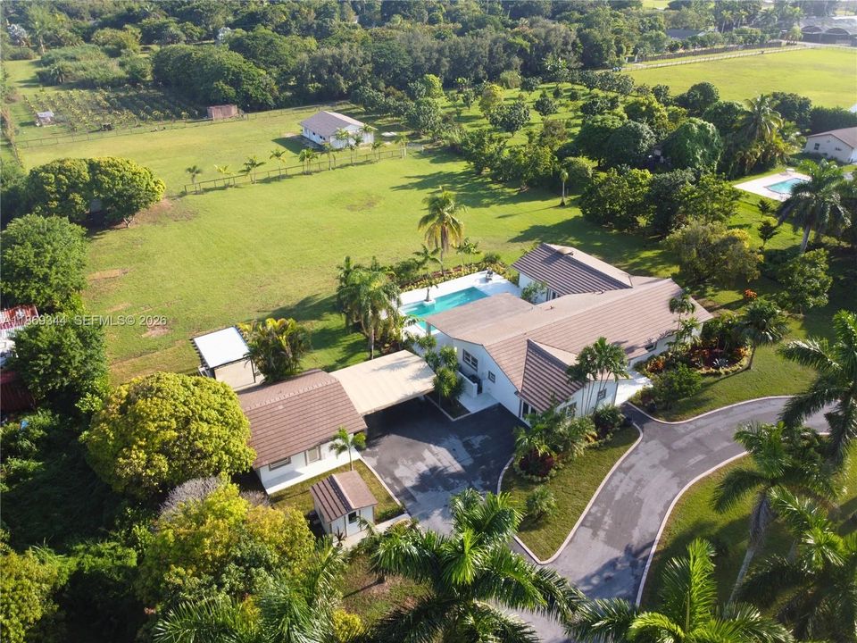 En Venta: $1,999,999 (5 camas, 4 baños, 3614 Pies cuadrados)
