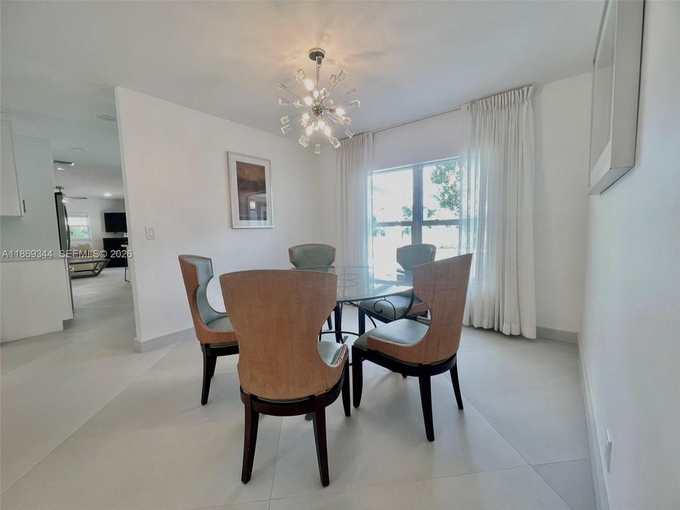 En Venta: $1,999,999 (5 camas, 4 baños, 3614 Pies cuadrados)