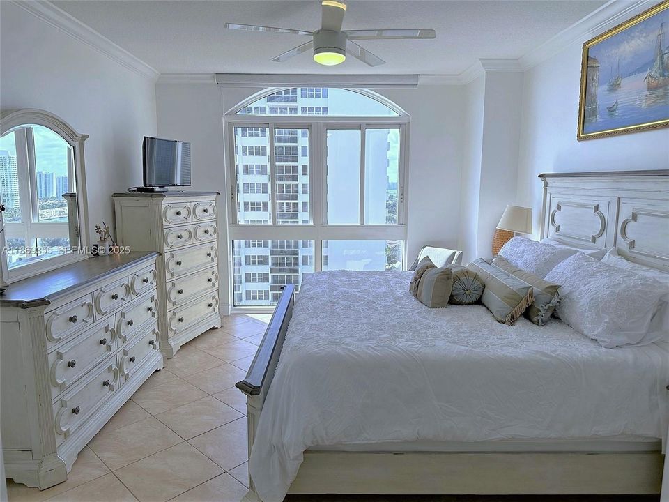 For Rent: $5,000 (2 beds, 2 baths, 1260 Square Feet)