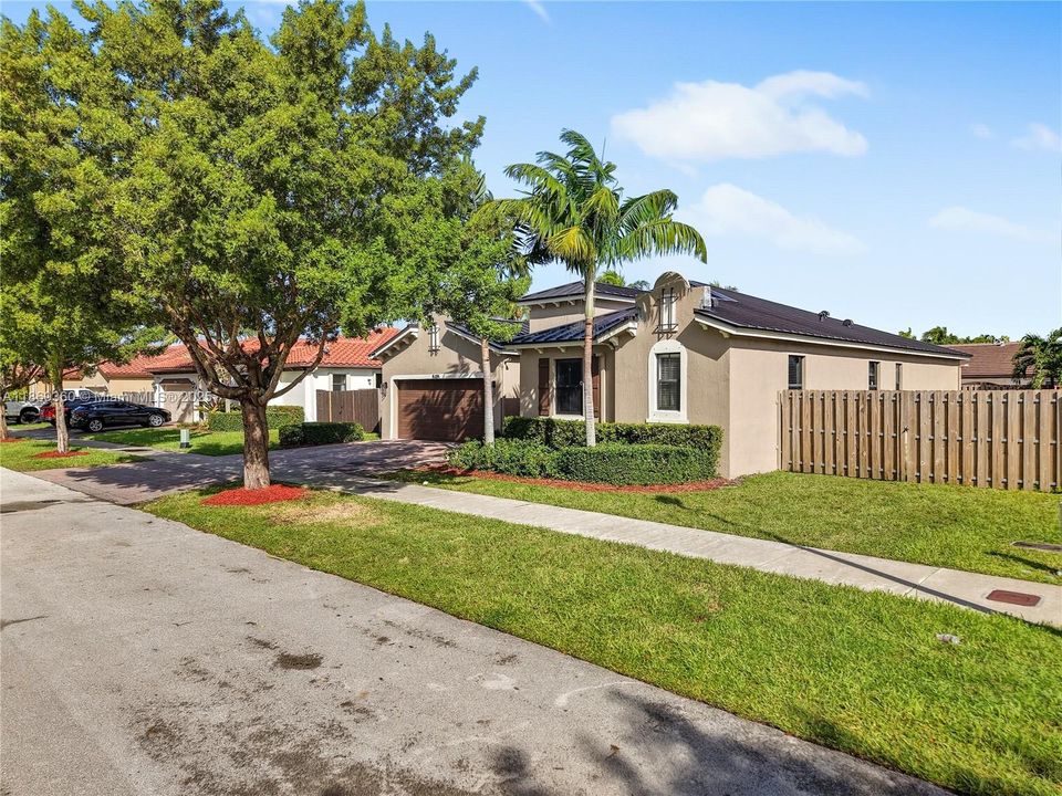 Active With Contract: $700,000 (4 beds, 3 baths, 2265 Square Feet)