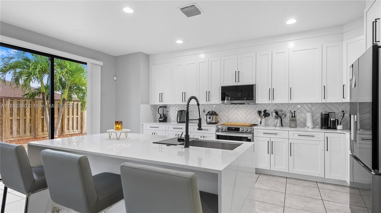 Active With Contract: $700,000 (4 beds, 3 baths, 2265 Square Feet)