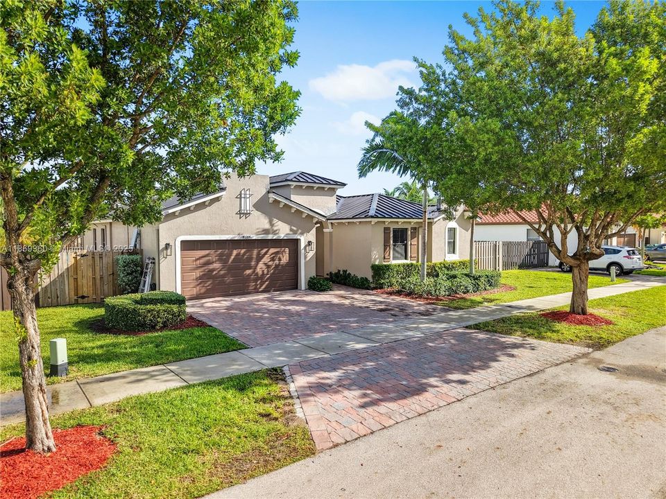 Active With Contract: $700,000 (4 beds, 3 baths, 2265 Square Feet)