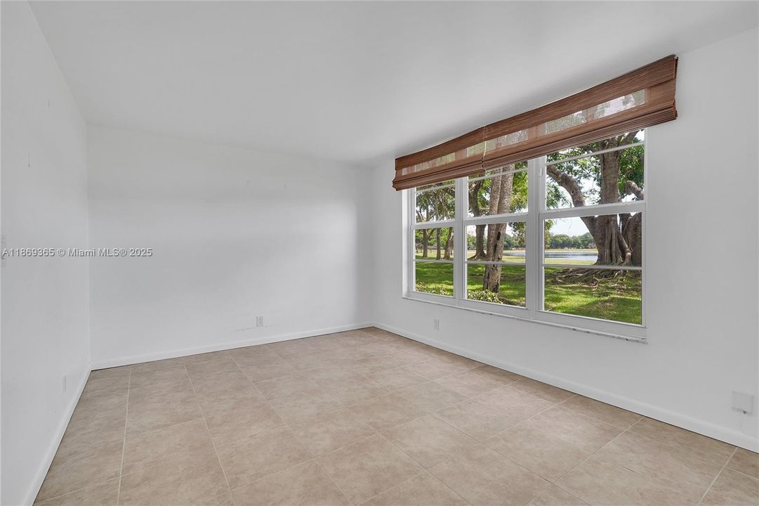 Active With Contract: $1,900 (2 beds, 2 baths, 1100 Square Feet)