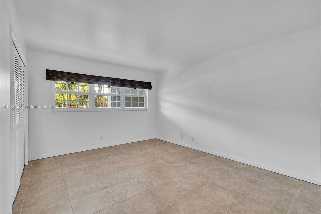 Active With Contract: $1,900 (2 beds, 2 baths, 1100 Square Feet)