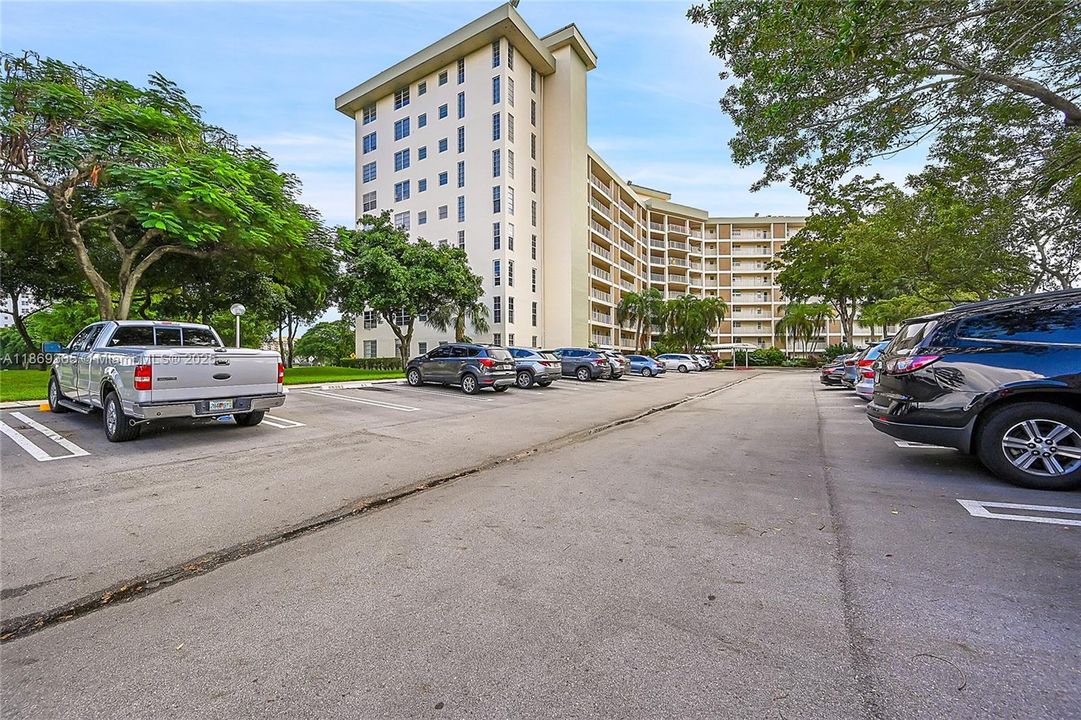 Active With Contract: $1,900 (2 beds, 2 baths, 1100 Square Feet)