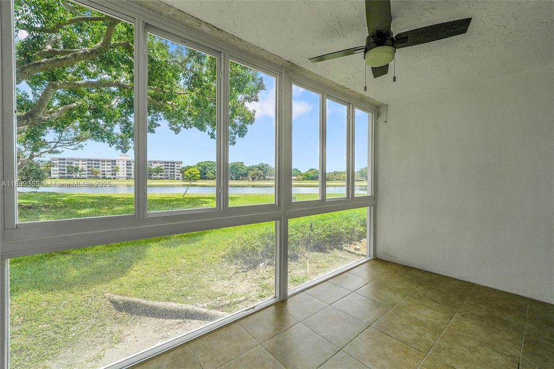 Active With Contract: $1,900 (2 beds, 2 baths, 1100 Square Feet)