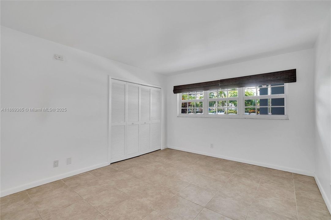 Active With Contract: $1,900 (2 beds, 2 baths, 1100 Square Feet)