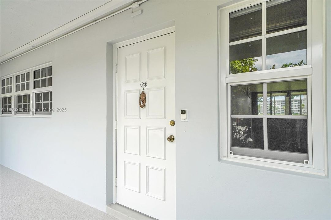 Active With Contract: $1,900 (2 beds, 2 baths, 1100 Square Feet)