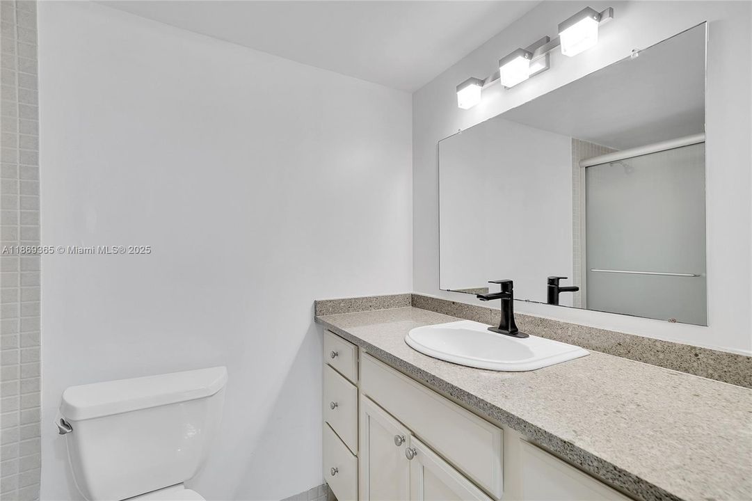 Active With Contract: $1,900 (2 beds, 2 baths, 1100 Square Feet)