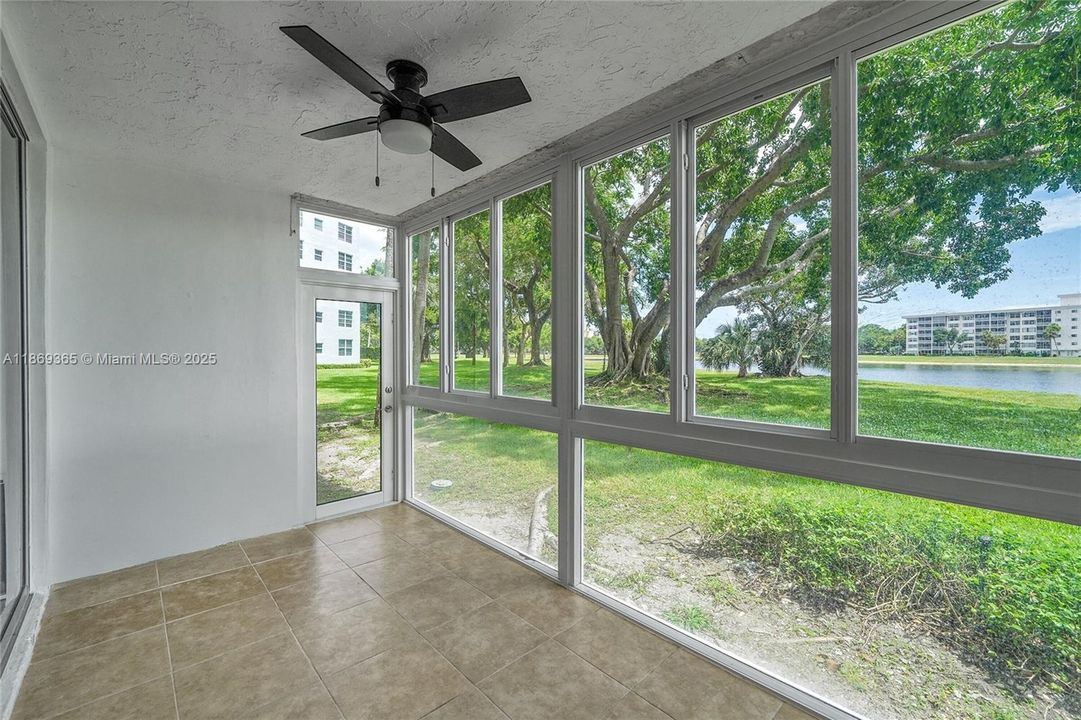 Active With Contract: $1,900 (2 beds, 2 baths, 1100 Square Feet)