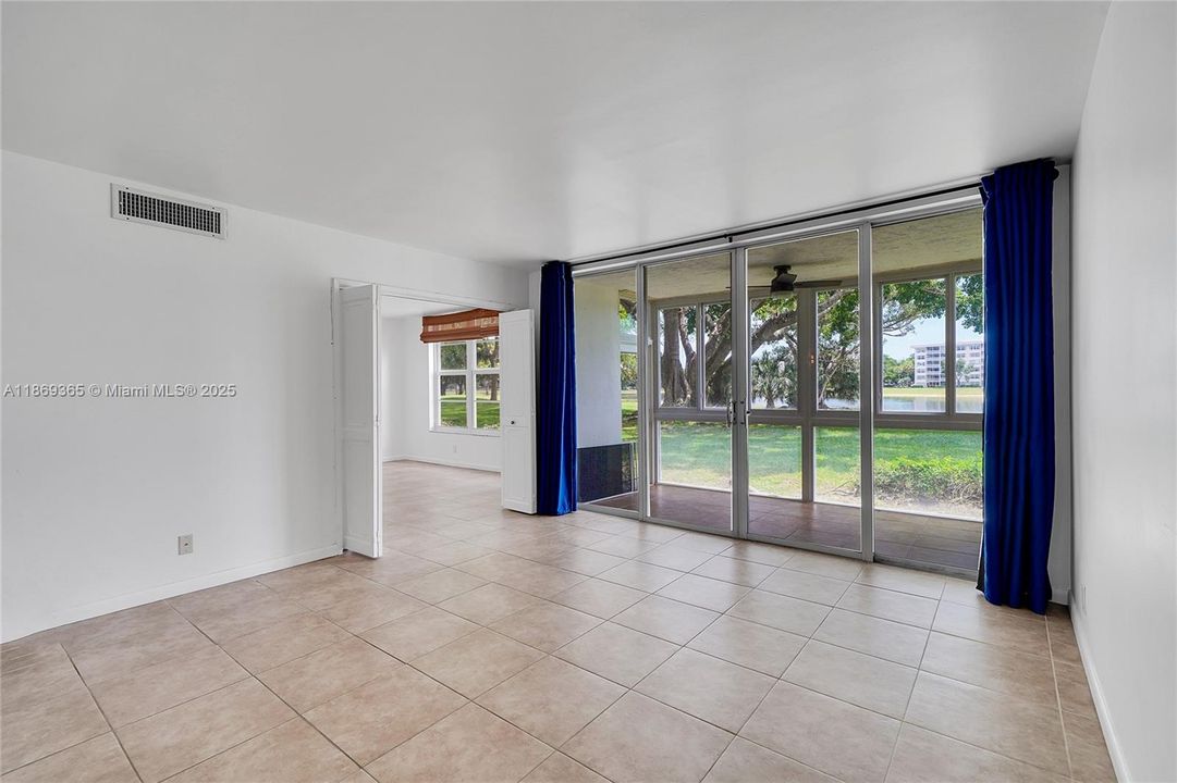 Active With Contract: $1,900 (2 beds, 2 baths, 1100 Square Feet)