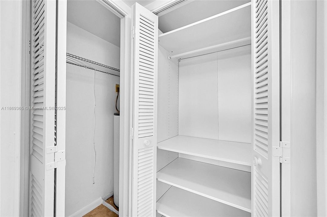 Active With Contract: $1,900 (2 beds, 2 baths, 1100 Square Feet)