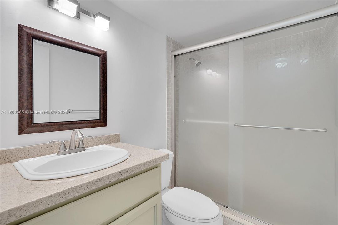 Active With Contract: $1,900 (2 beds, 2 baths, 1100 Square Feet)