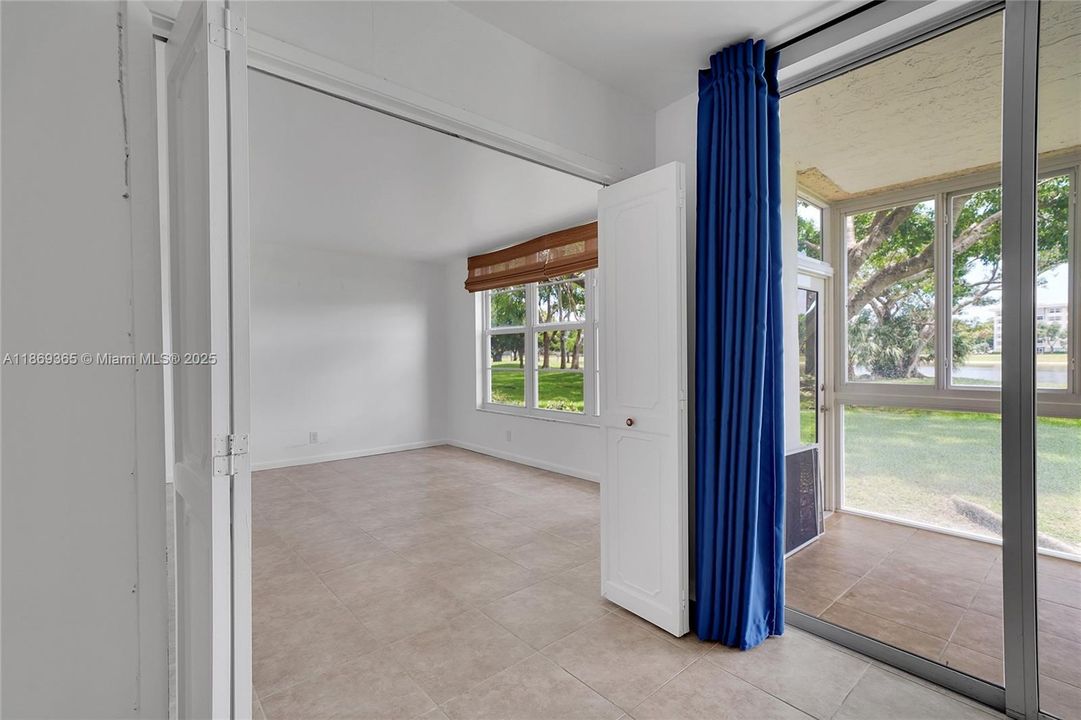 Active With Contract: $1,900 (2 beds, 2 baths, 1100 Square Feet)