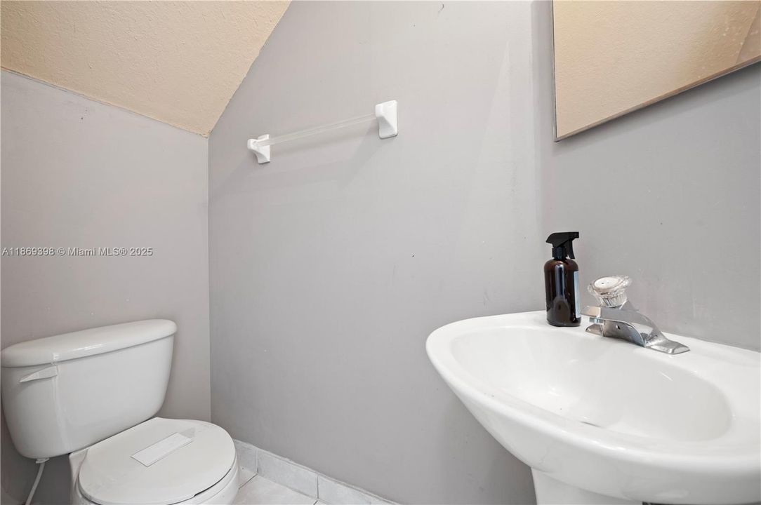 合同活跃: $3,650 (4 贝兹, 2 浴室, 1790 平方英尺)