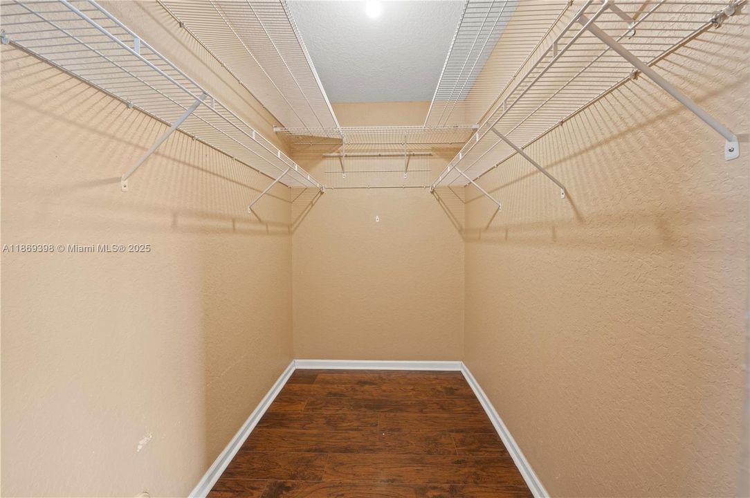 合同活跃: $3,650 (4 贝兹, 2 浴室, 1790 平方英尺)