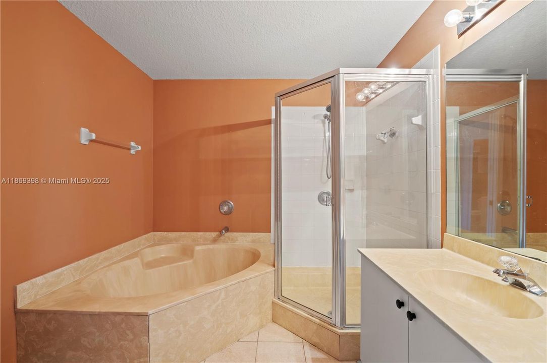 合同活跃: $3,650 (4 贝兹, 2 浴室, 1790 平方英尺)