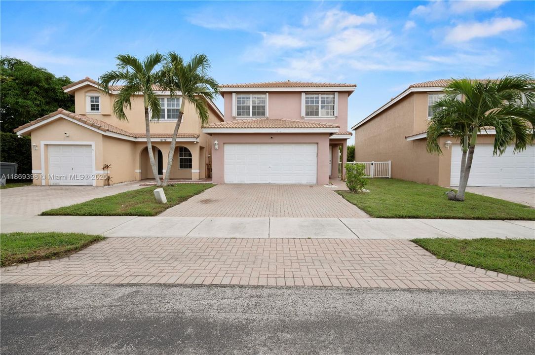 合同活跃: $3,650 (4 贝兹, 2 浴室, 1790 平方英尺)