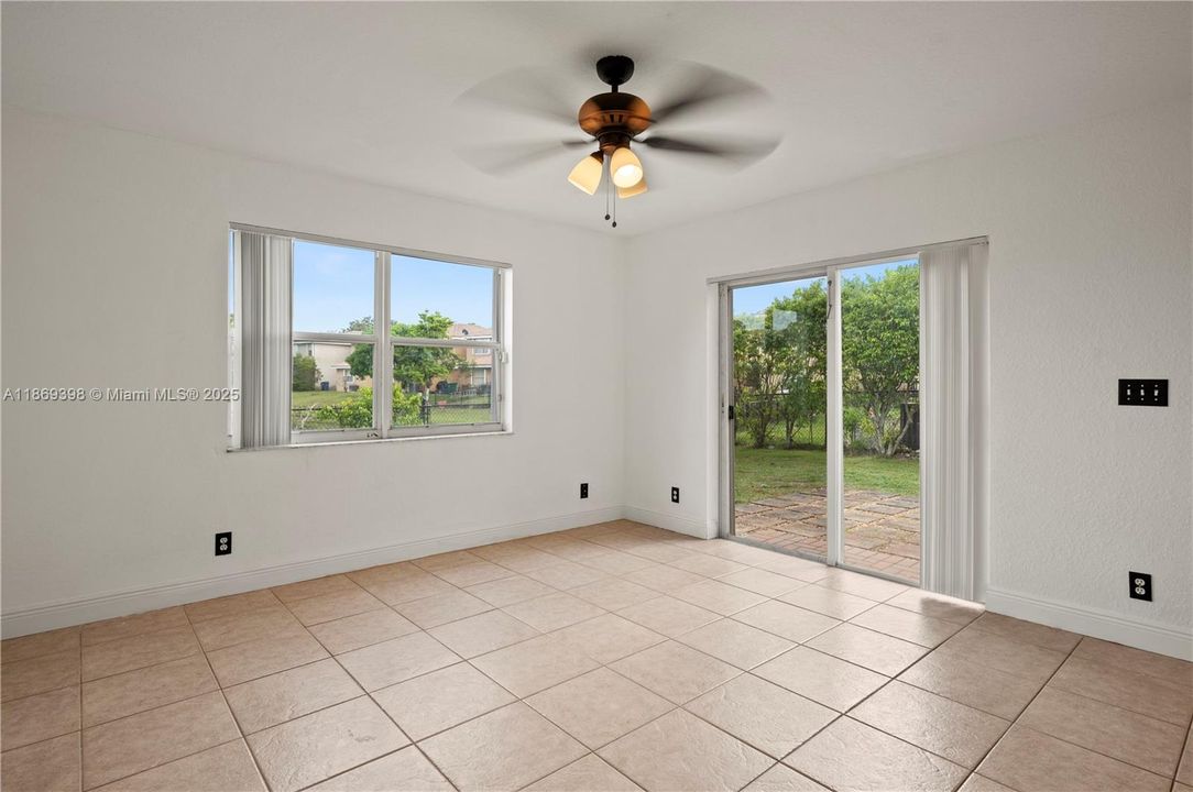 合同活跃: $3,650 (4 贝兹, 2 浴室, 1790 平方英尺)