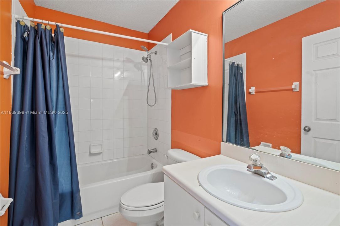 合同活跃: $3,650 (4 贝兹, 2 浴室, 1790 平方英尺)