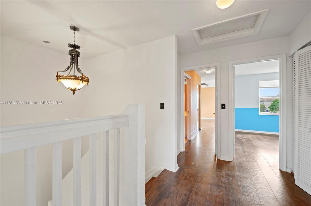 合同活跃: $3,650 (4 贝兹, 2 浴室, 1790 平方英尺)