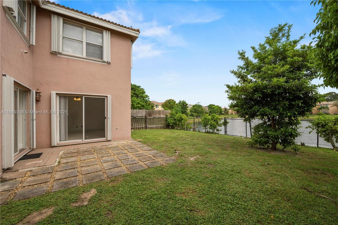 合同活跃: $3,650 (4 贝兹, 2 浴室, 1790 平方英尺)